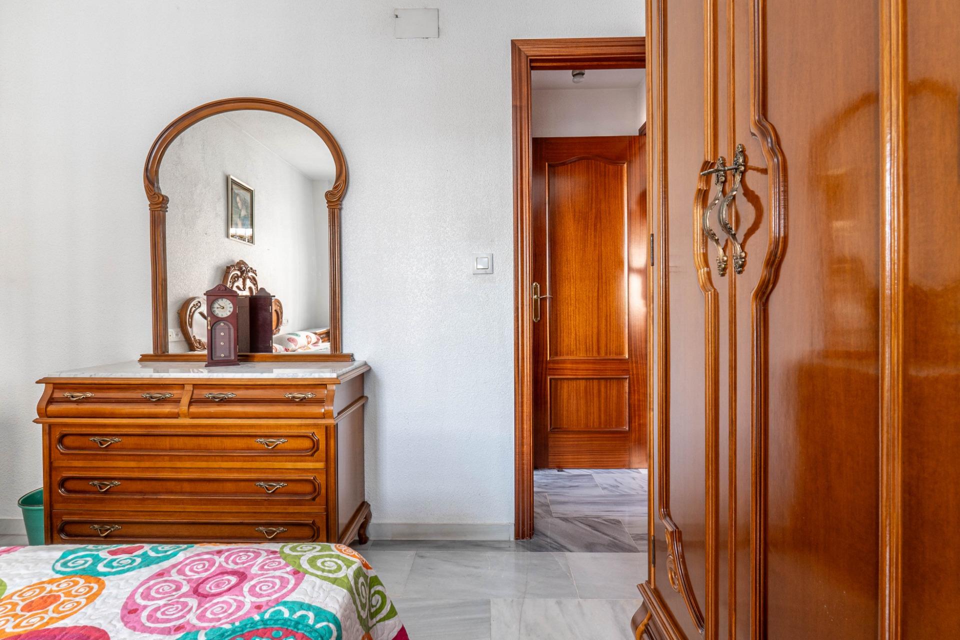 Piso amueblado de 1 dormitorio en el centro de Armilla - foto 20