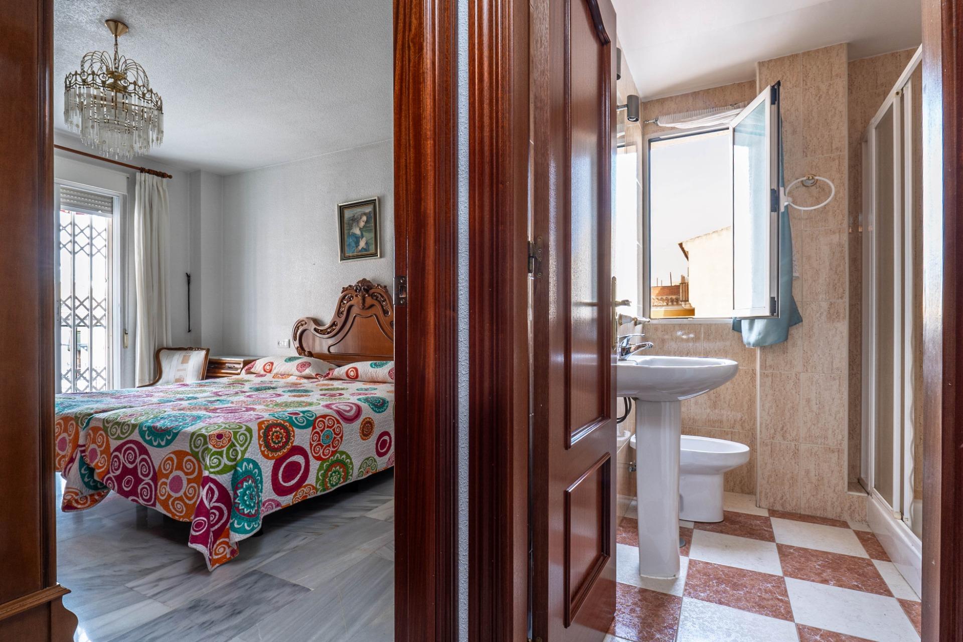 Piso amueblado de 1 dormitorio en el centro de Armilla - foto 7