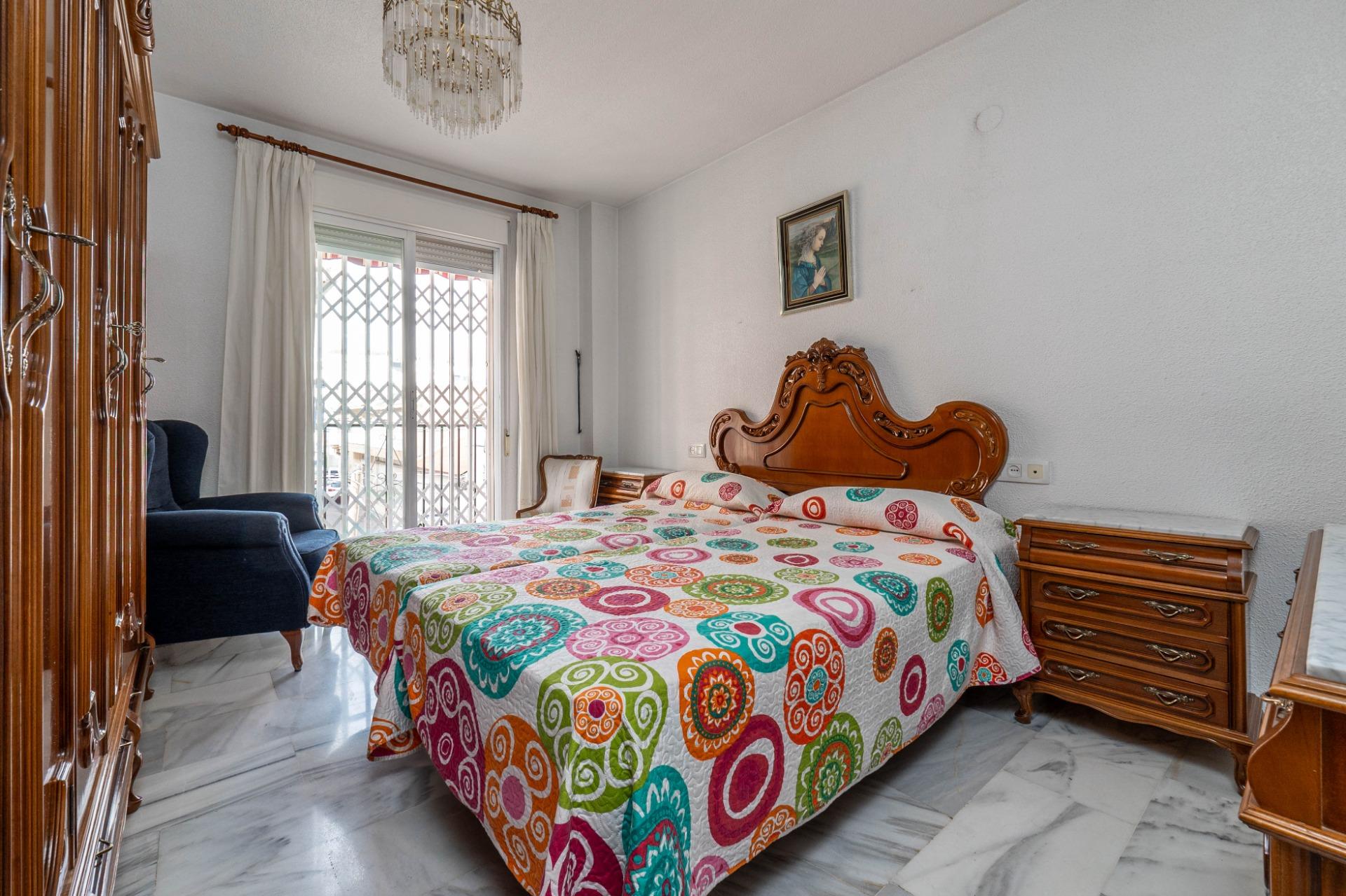 Piso amueblado de 1 dormitorio en el centro de Armilla - foto 8