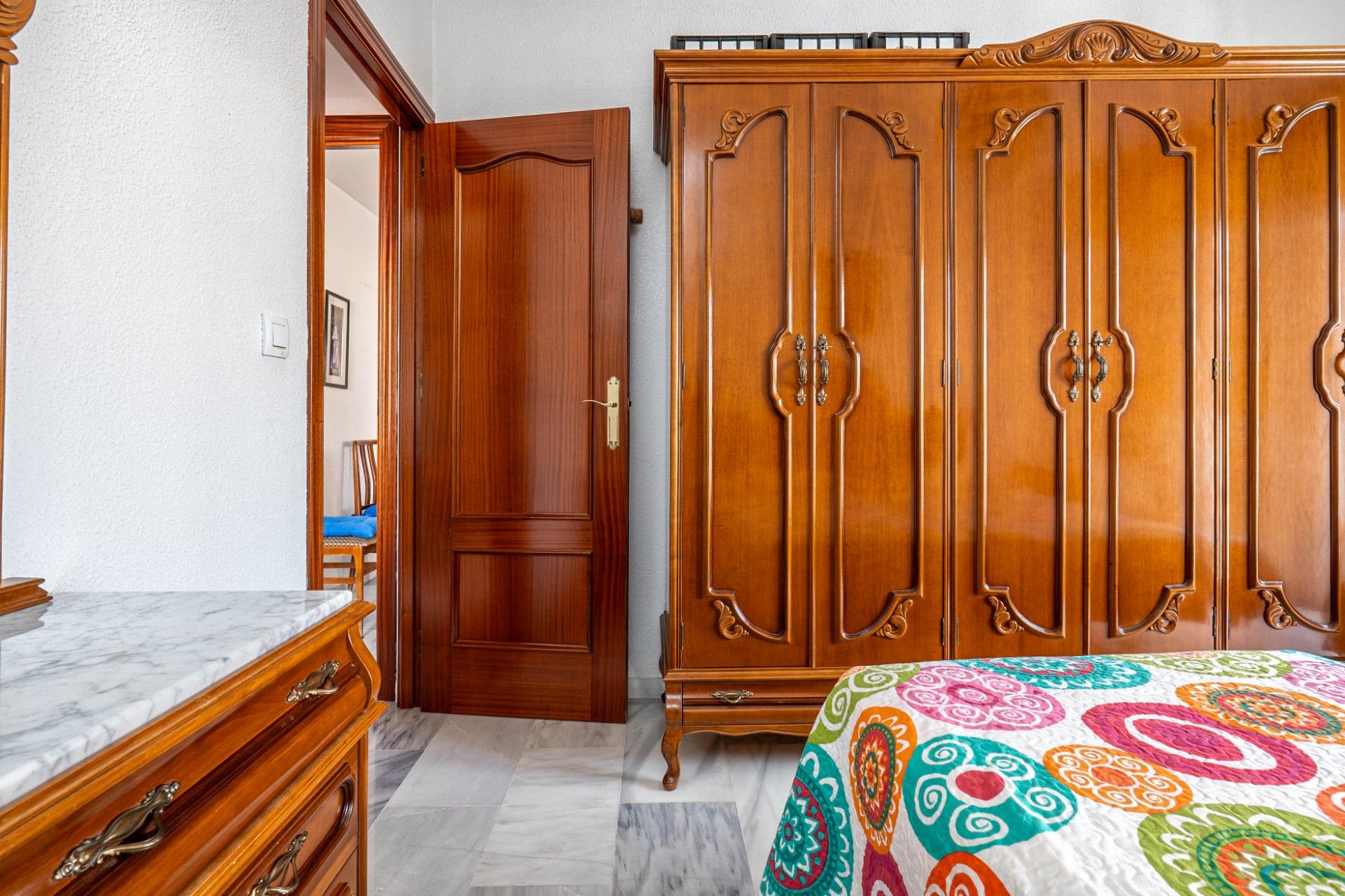 Piso amueblado de 1 dormitorio en el centro de Armilla - foto 10