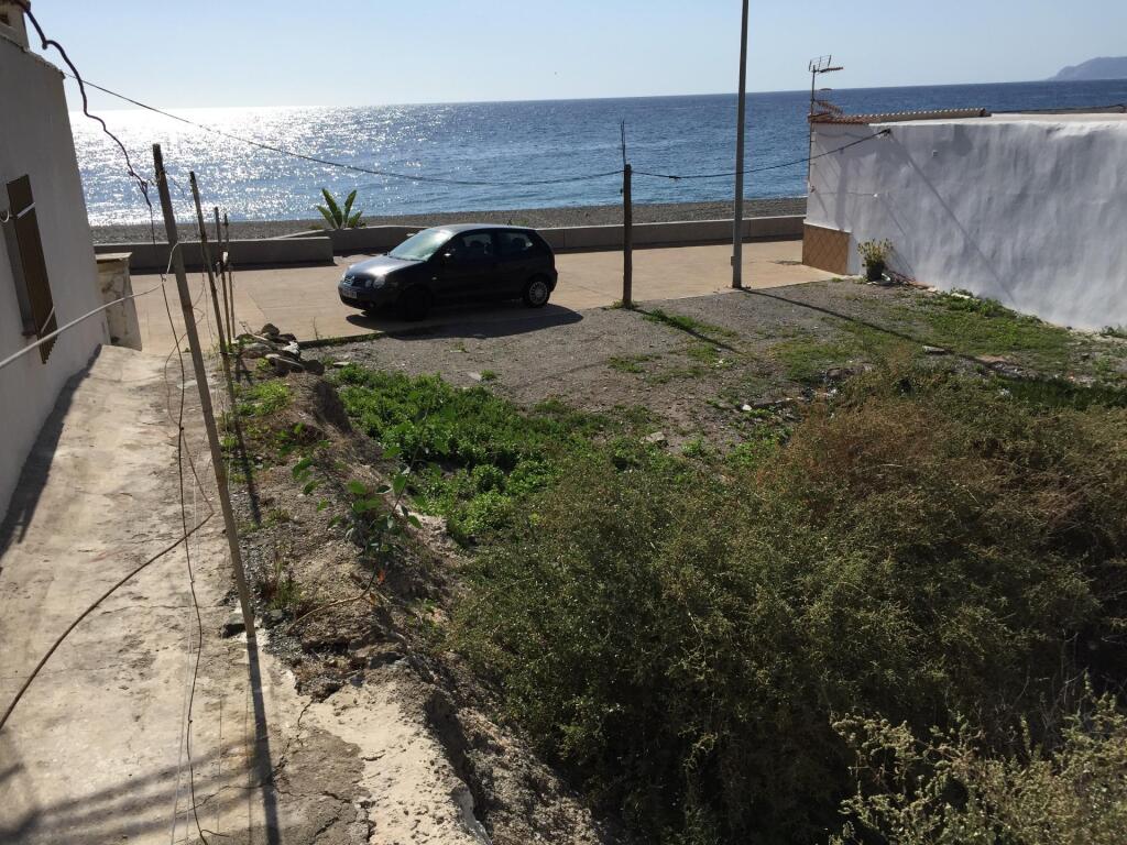 ATENCION PROMOTORES!!! SOLAR EN PRIMERA LINEA DE PLAYA - foto 14