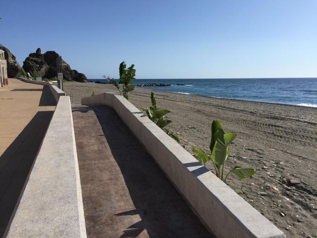 ATENCION PROMOTORES!!! SOLAR EN PRIMERA LINEA DE PLAYA - foto 29