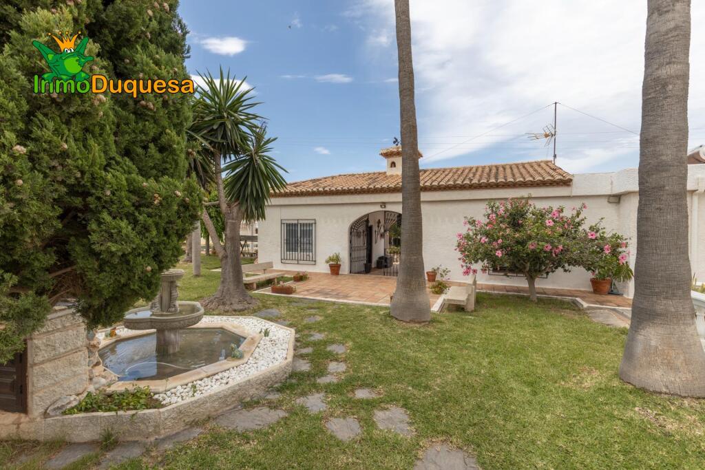 GRAN VILLA de UNA SOLA PLANTA en MOTRIL