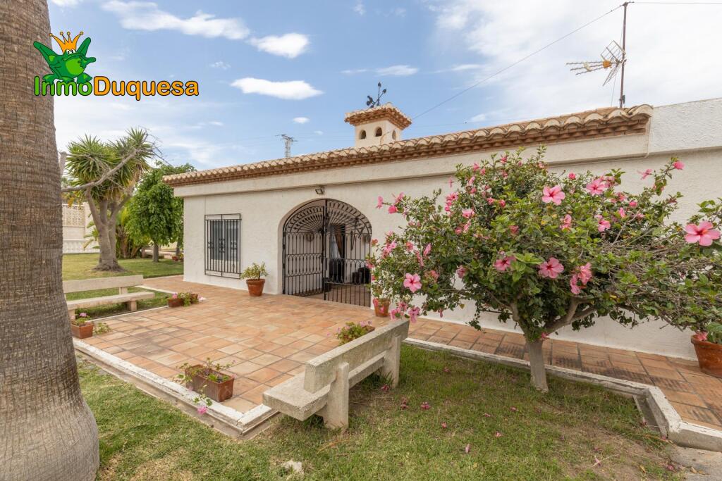 GRAN VILLA de UNA SOLA PLANTA en MOTRIL - foto 4