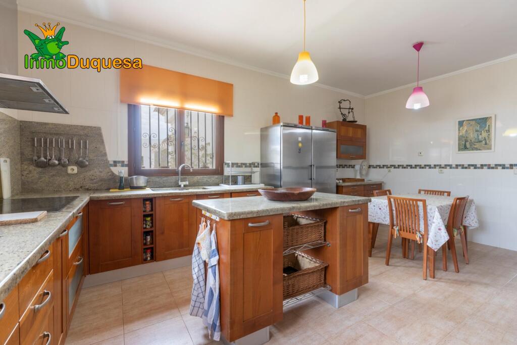 GRAN VILLA de UNA SOLA PLANTA en MOTRIL - foto 7