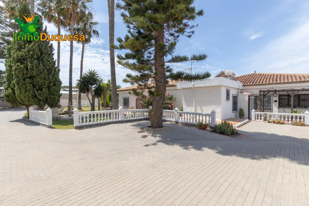 GRAN VILLA de UNA SOLA PLANTA en MOTRIL - foto 9