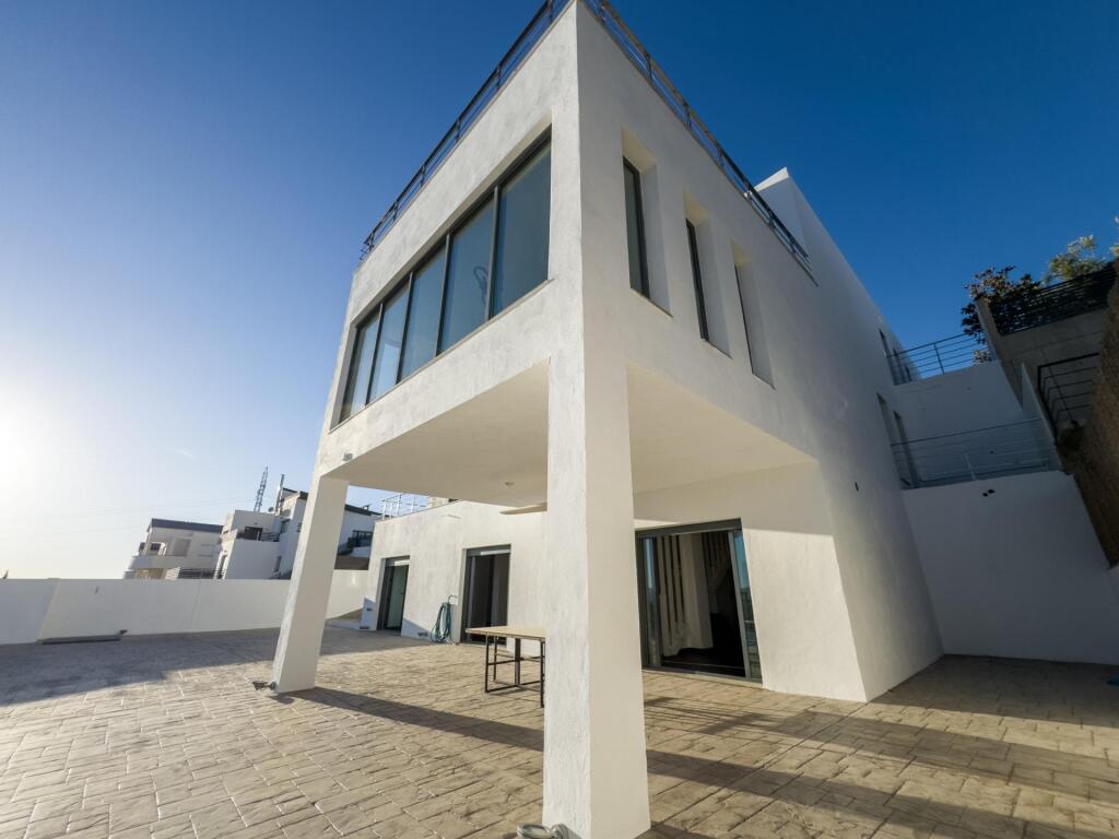 Gran chalet de DISEÑO MODERNO en venta en La Zubia. - foto 12