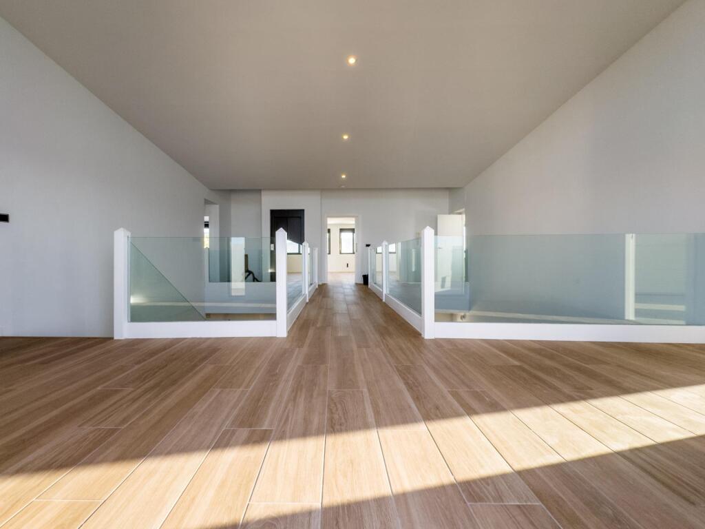 Gran chalet de DISEÑO MODERNO en venta en La Zubia. - foto 15