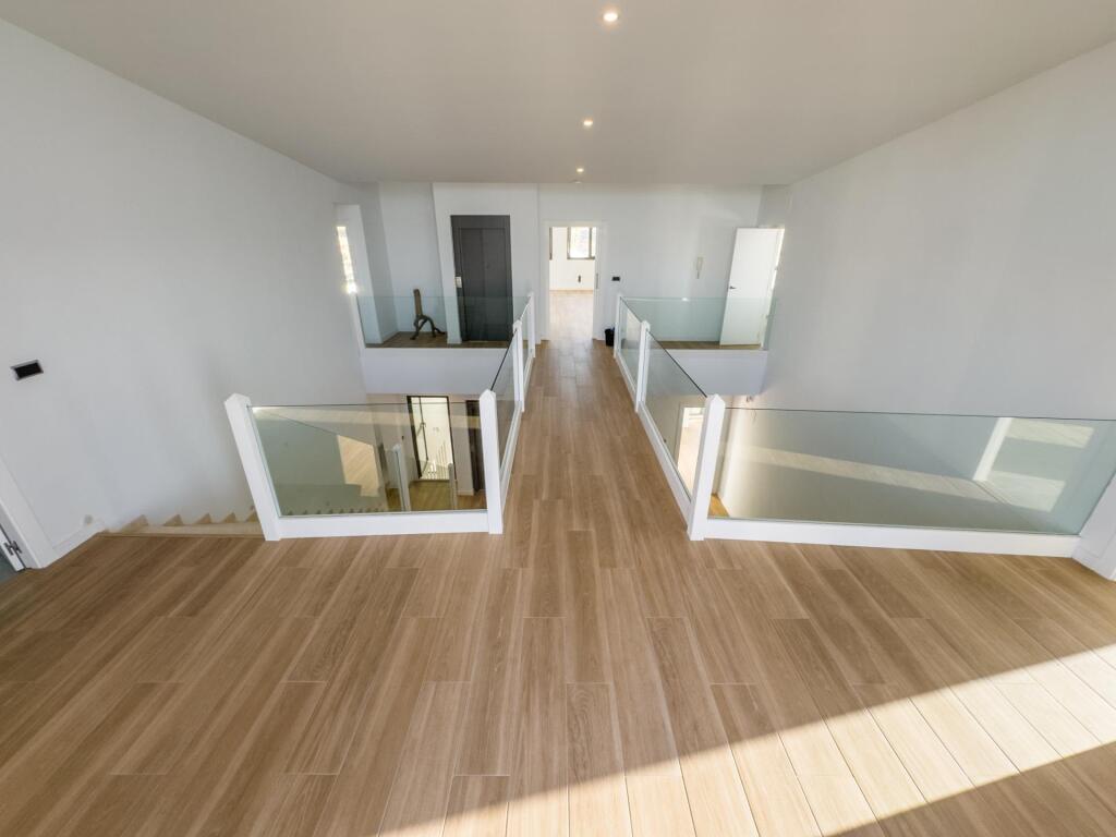 Gran chalet de DISEÑO MODERNO en venta en La Zubia. - foto 16