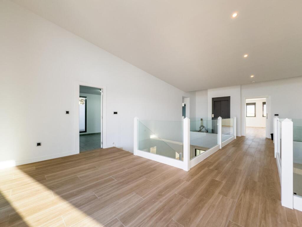 Gran chalet de DISEÑO MODERNO en venta en La Zubia. - foto 17