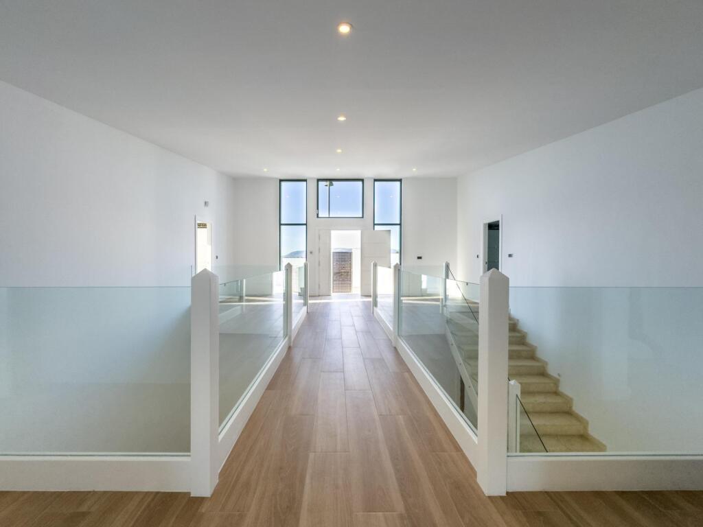 Gran chalet de DISEÑO MODERNO en venta en La Zubia. - foto 19