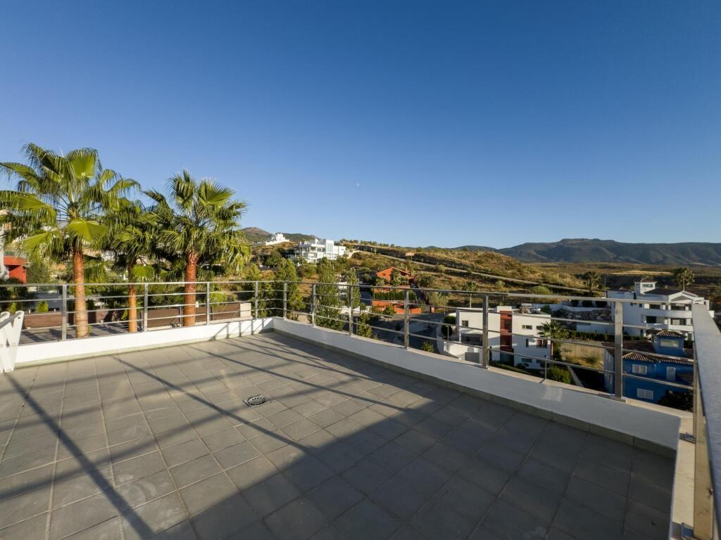 Gran chalet de DISEÑO MODERNO en venta en La Zubia. - foto 23