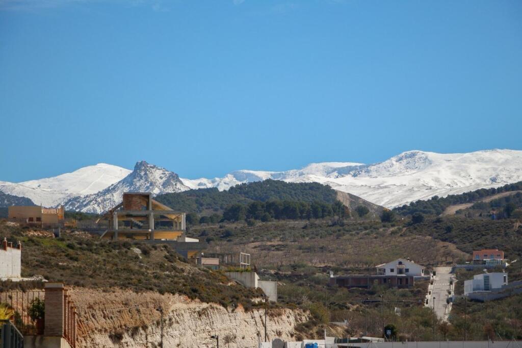 Gran chalet de DISEÑO MODERNO en venta en La Zubia. - foto 24