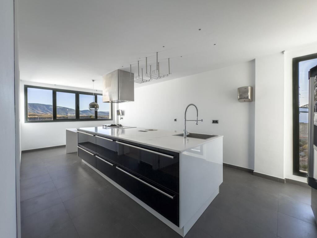 Gran chalet de DISEÑO MODERNO en venta en La Zubia. - foto 25