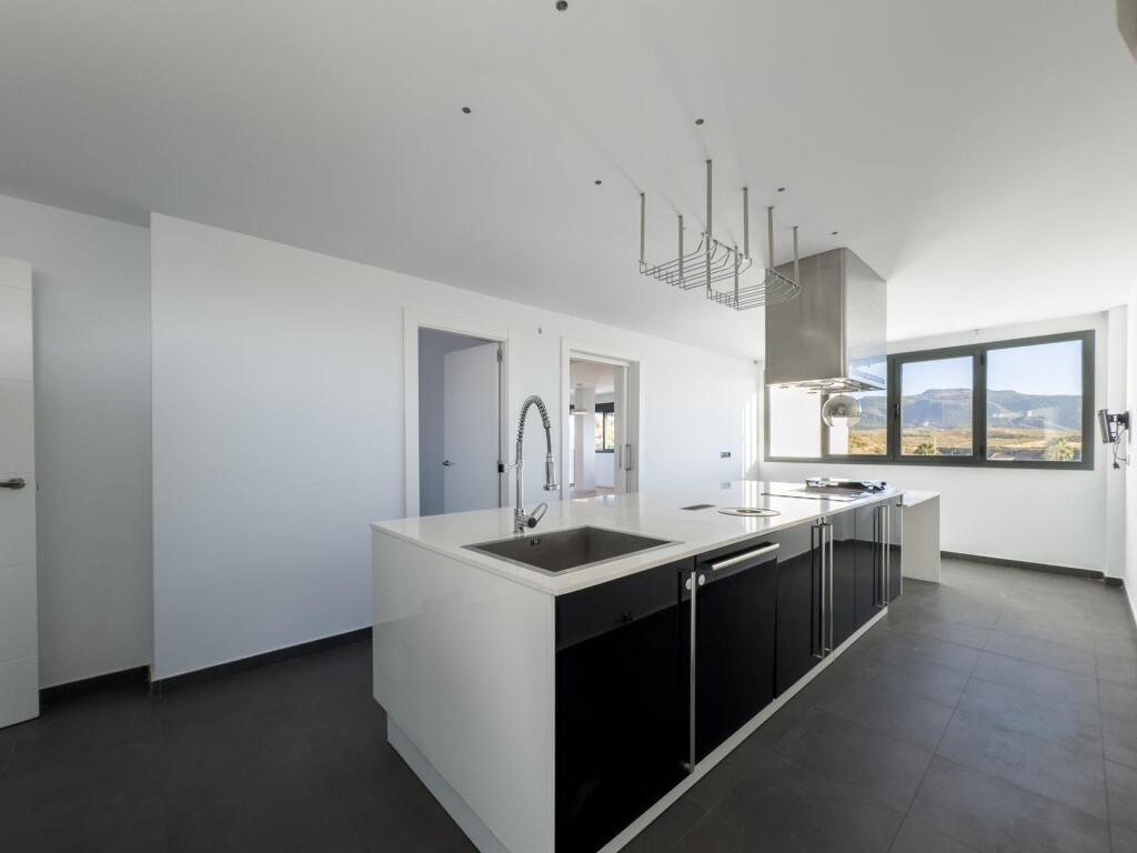 Gran chalet de DISEÑO MODERNO en venta en La Zubia. - foto 26