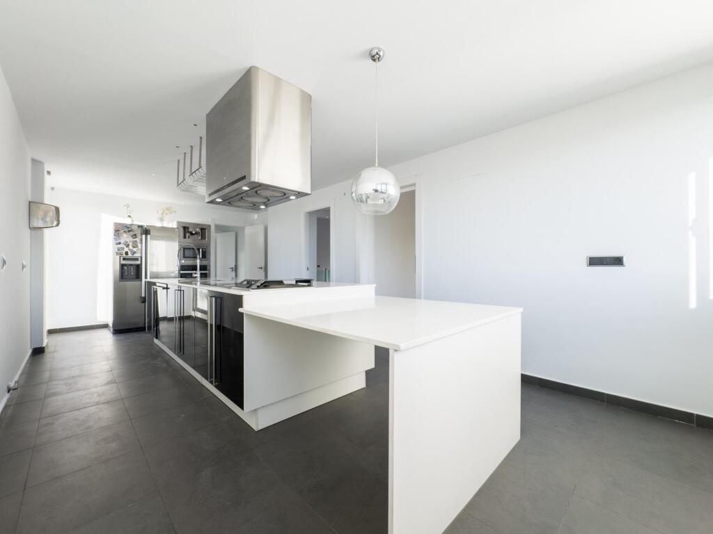 Gran chalet de DISEÑO MODERNO en venta en La Zubia. - foto 27