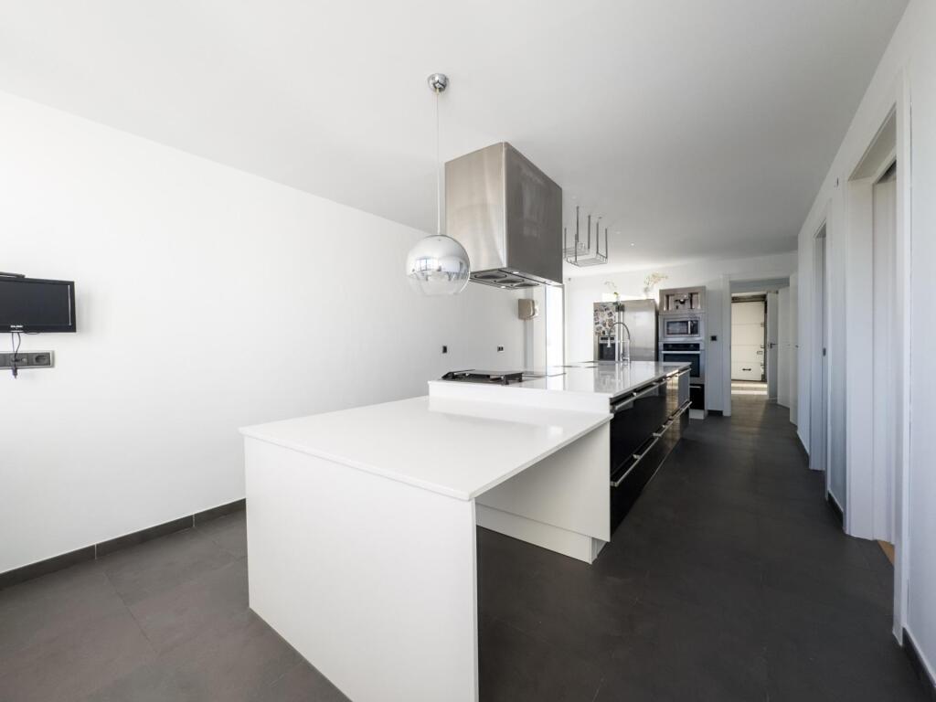 Gran chalet de DISEÑO MODERNO en venta en La Zubia. - foto 28
