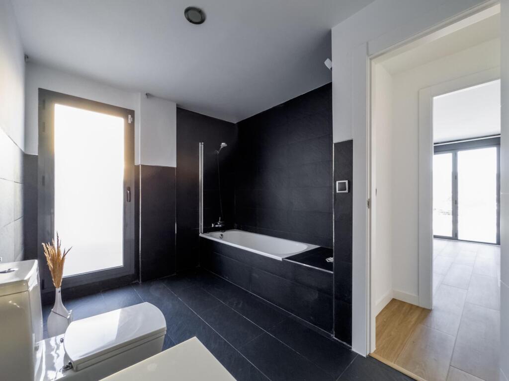 Gran chalet de DISEÑO MODERNO en venta en La Zubia. - foto 31
