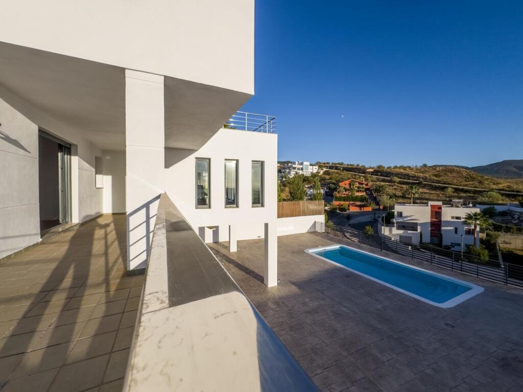 Gran chalet de DISEÑO MODERNO en venta en La Zubia. - foto 37