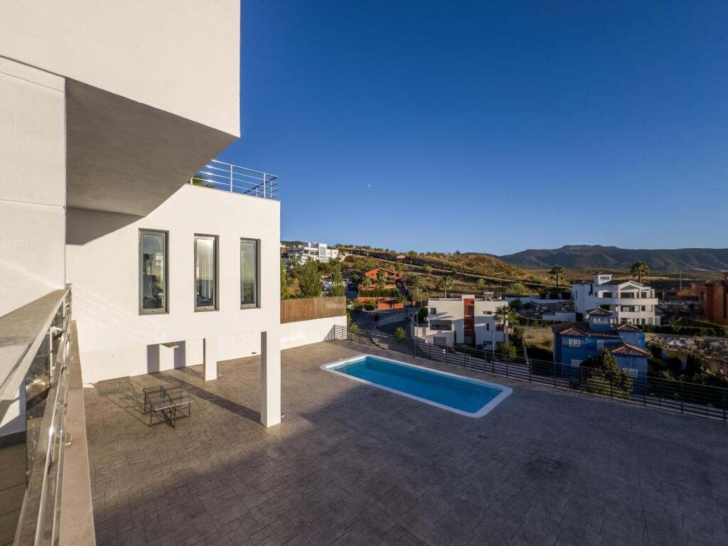 Gran chalet de DISEÑO MODERNO en venta en La Zubia. - foto 38