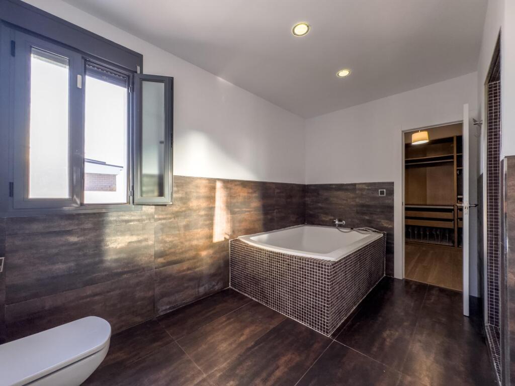Gran chalet de DISEÑO MODERNO en venta en La Zubia. - foto 43