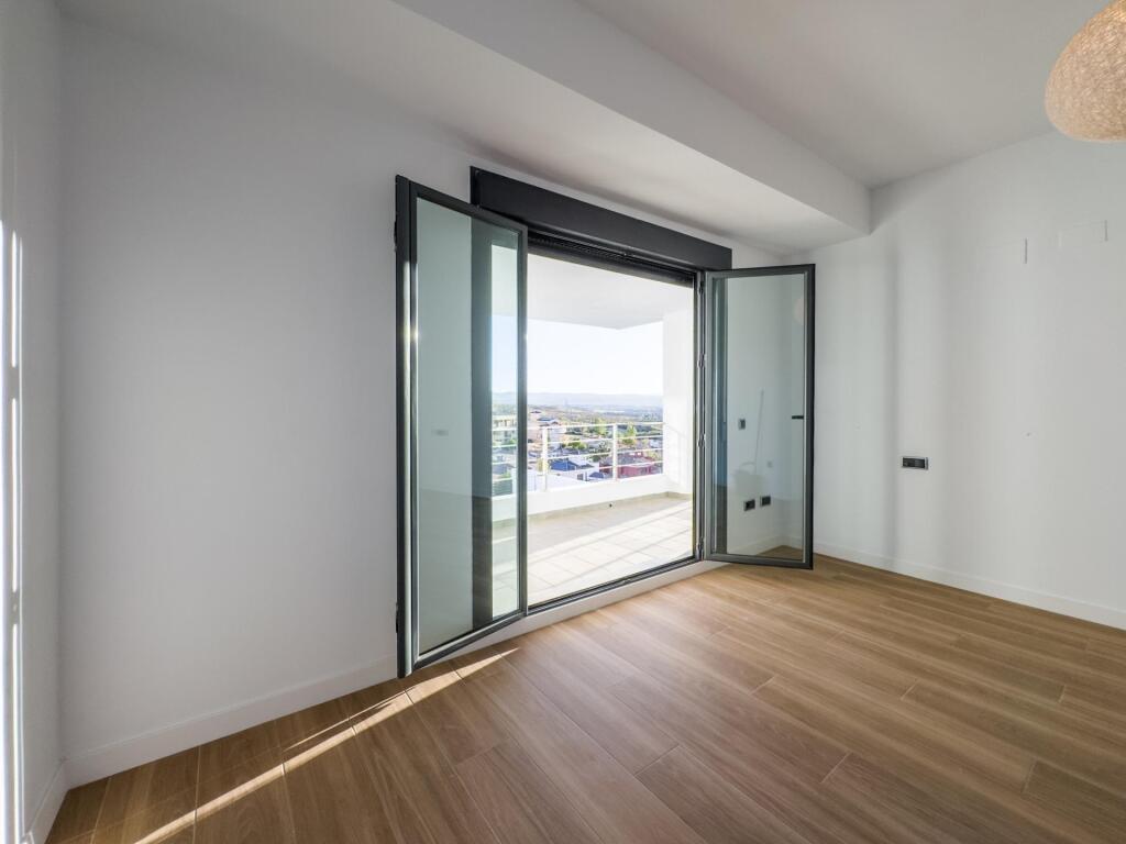 Gran chalet de DISEÑO MODERNO en venta en La Zubia. - foto 47