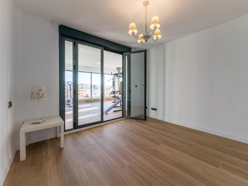 Gran chalet de DISEÑO MODERNO en venta en La Zubia. - foto 57