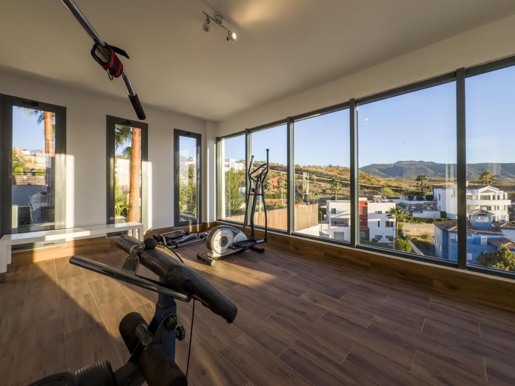 Gran chalet de DISEÑO MODERNO en venta en La Zubia. - foto 60