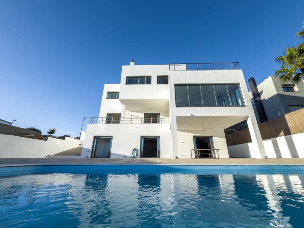 Gran chalet de DISEÑO MODERNO en venta en La Zubia. - foto 7