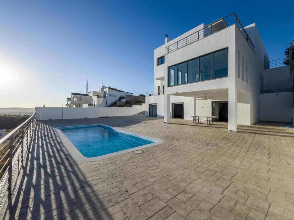 Gran chalet de DISEÑO MODERNO en venta en La Zubia. - foto 8