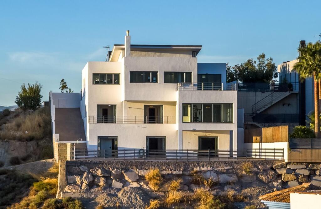 Gran chalet de DISEÑO MODERNO en venta en La Zubia. - foto 72