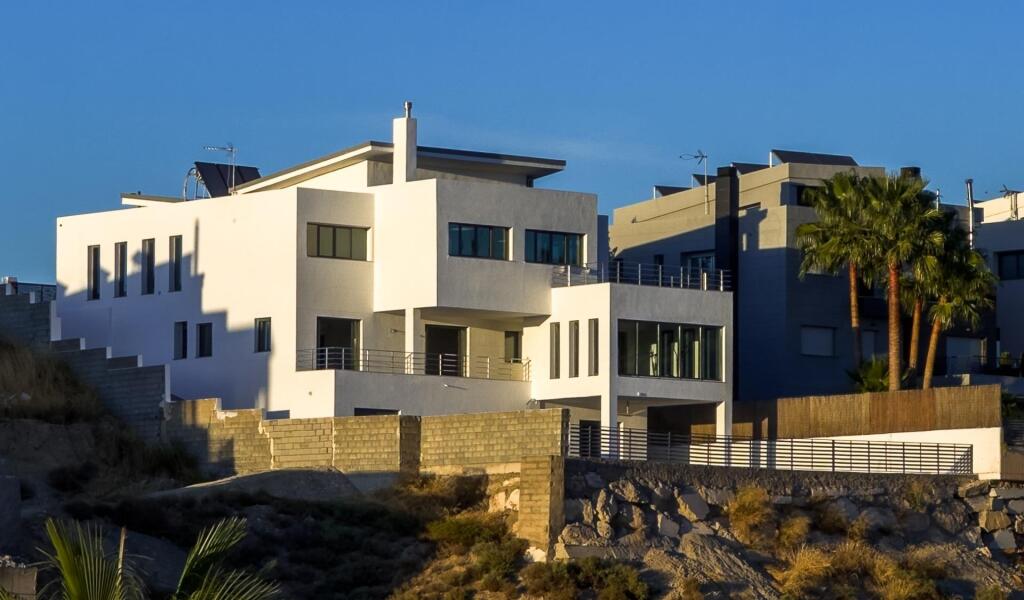 Gran chalet de DISEÑO MODERNO en venta en La Zubia. - foto 73