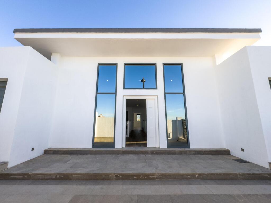 Gran chalet de DISEÑO MODERNO en venta en La Zubia. - foto 10