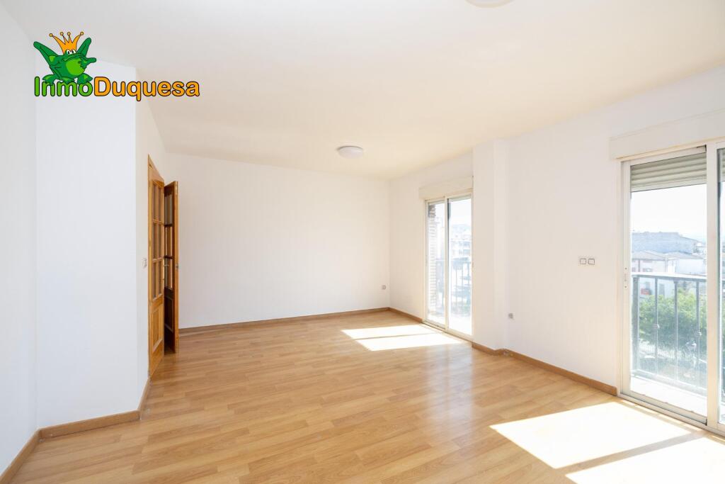 Piso de 3 dorm. y 2 baños en el centro de Atarfe