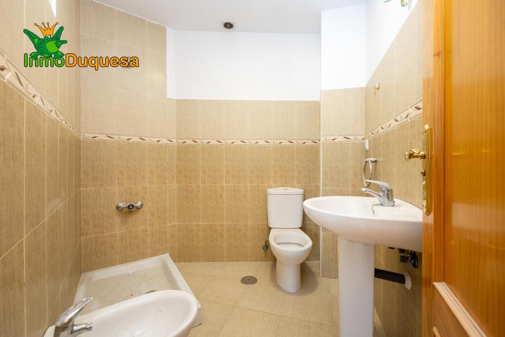 Piso de 3 dorm. y 2 baños en el centro de Atarfe - foto 3