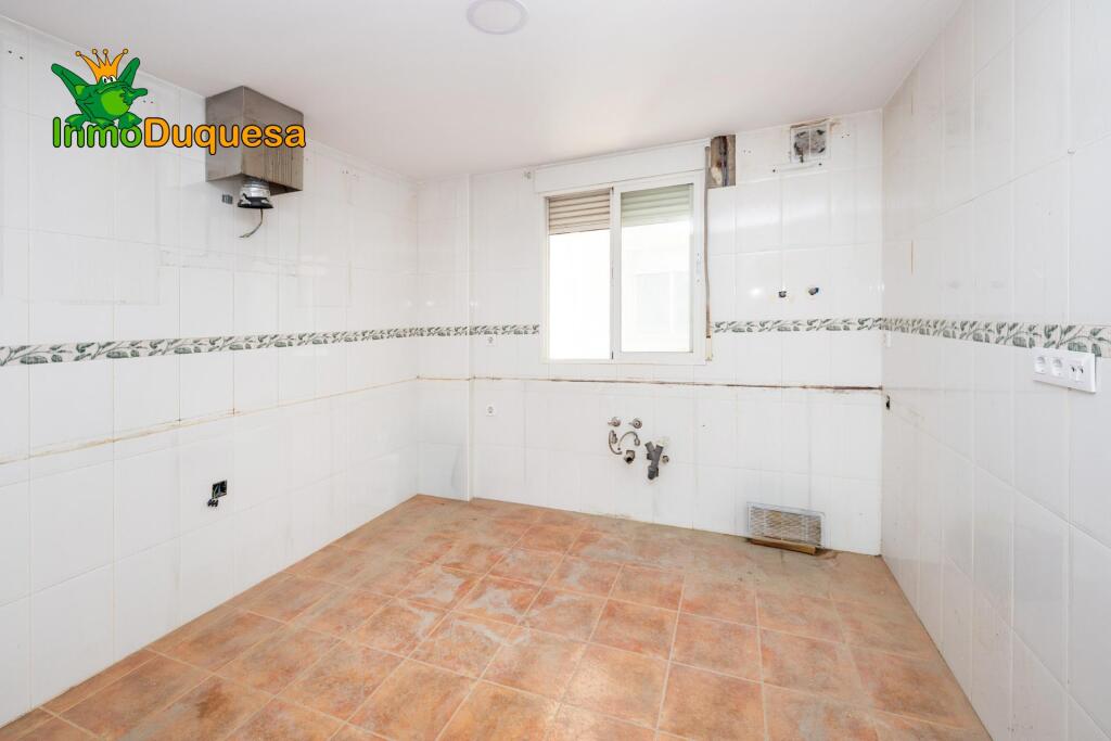 Piso de 3 dorm. y 2 baños en el centro de Atarfe - foto 5