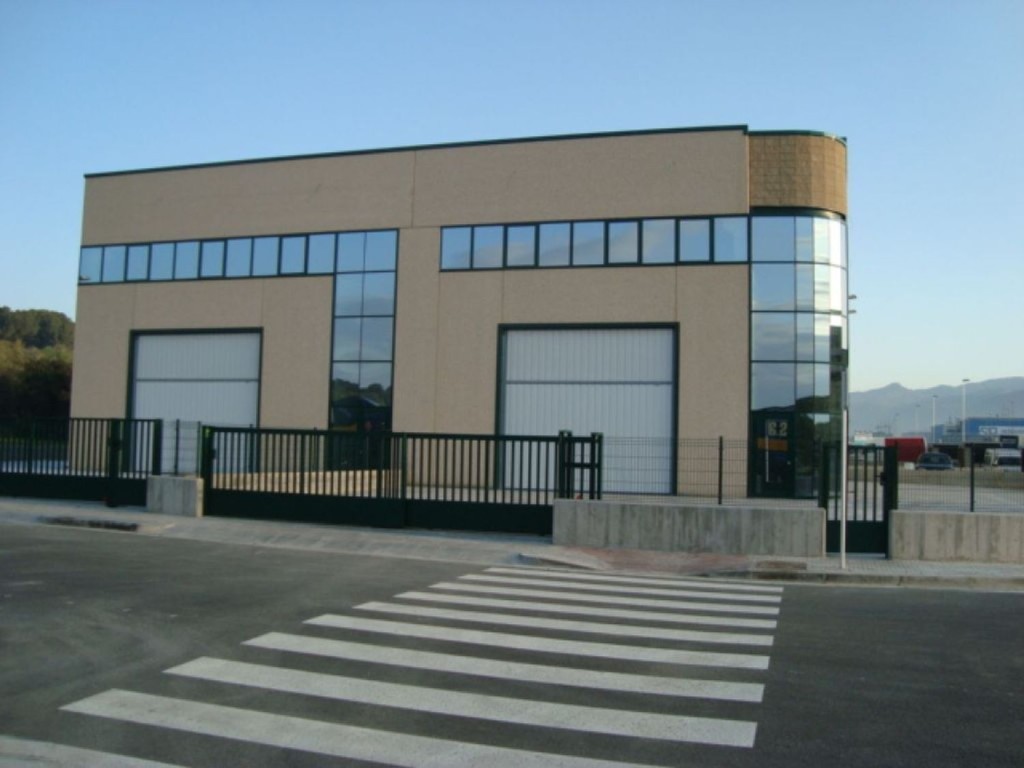 NAVE INDUSTRIAL EN ALQUILER — POLÍGONO PLA DE LLERONA, LES F