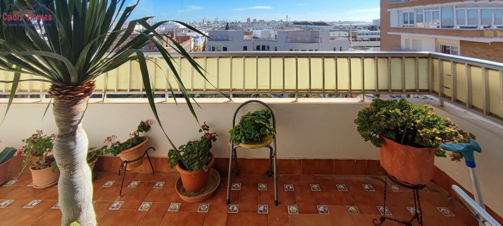 AMPLIA VIVIENDA A LOS PIES DE LA CALETA - foto 14
