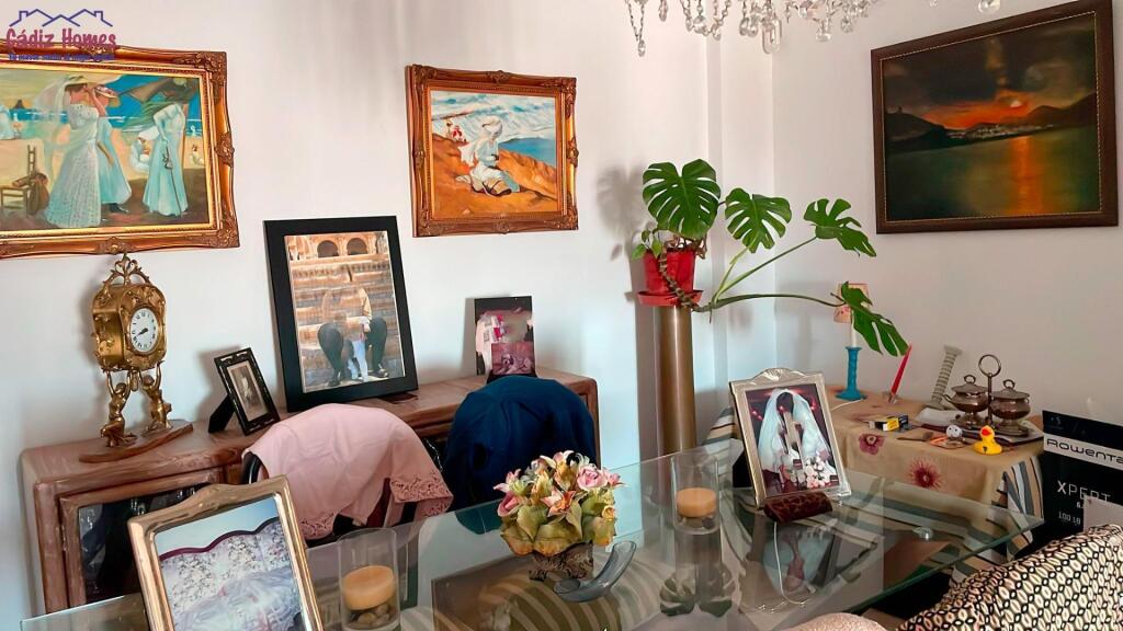 AMPLIA VIVIENDA A LOS PIES DE LA CALETA - foto 15