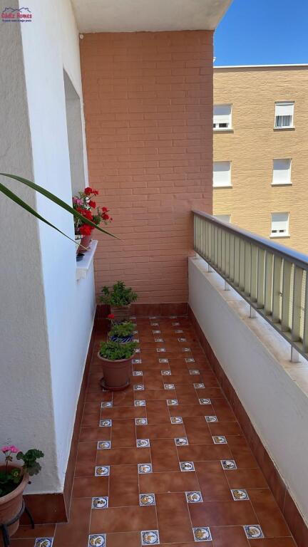 AMPLIA VIVIENDA A LOS PIES DE LA CALETA - foto 18