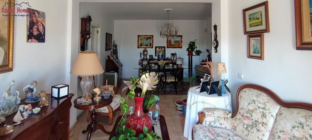 AMPLIA VIVIENDA A LOS PIES DE LA CALETA - foto 3