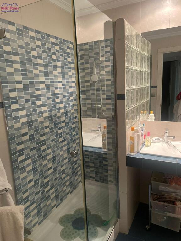 AMPLIA VIVIENDA A LOS PIES DE LA CALETA - foto 33