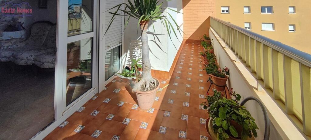 AMPLIA VIVIENDA A LOS PIES DE LA CALETA - foto 37