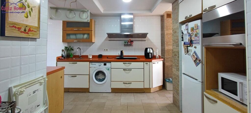 AMPLIA VIVIENDA A LOS PIES DE LA CALETA - foto 6
