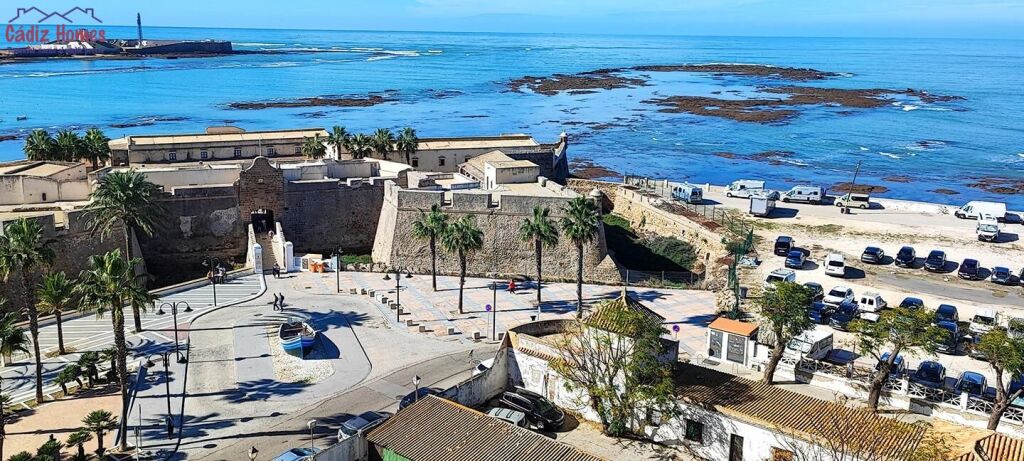 AMPLIA VIVIENDA A LOS PIES DE LA CALETA - foto 53