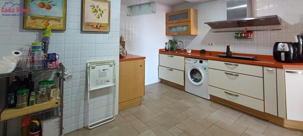 AMPLIA VIVIENDA A LOS PIES DE LA CALETA - foto 8