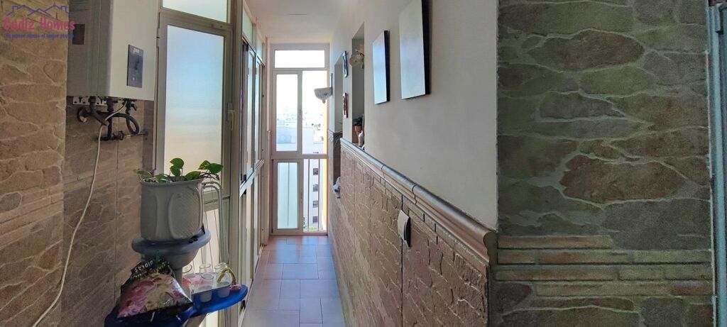 AMPLIA VIVIENDA A LOS PIES DE LA CALETA - foto 9