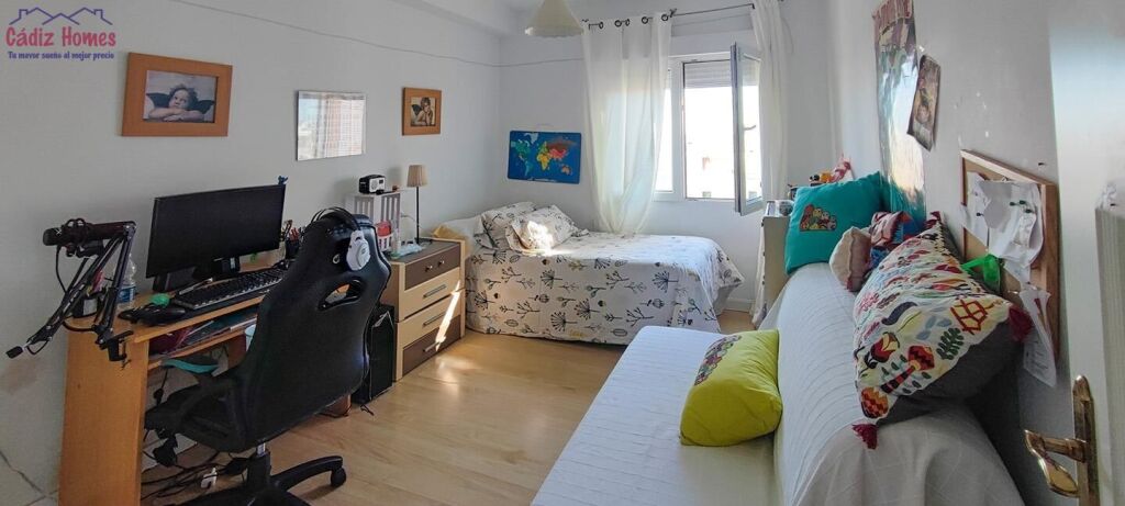 AMPLIA VIVIENDA A LOS PIES DE LA CALETA - foto 10