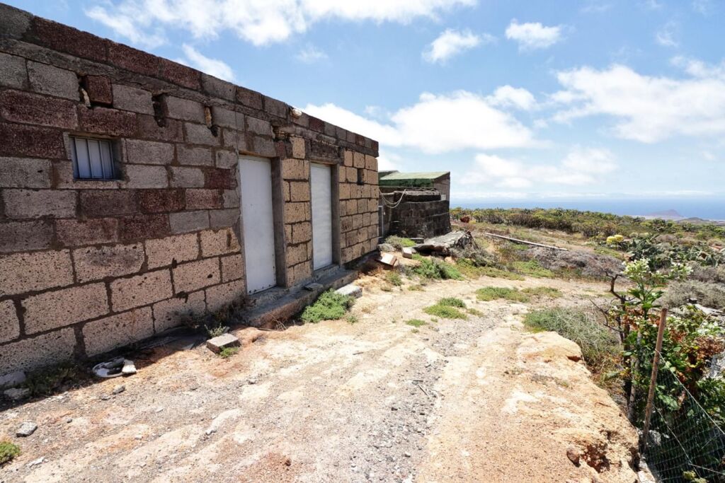 Terreno rústico con varias construcciones en Granadilla. - foto 16