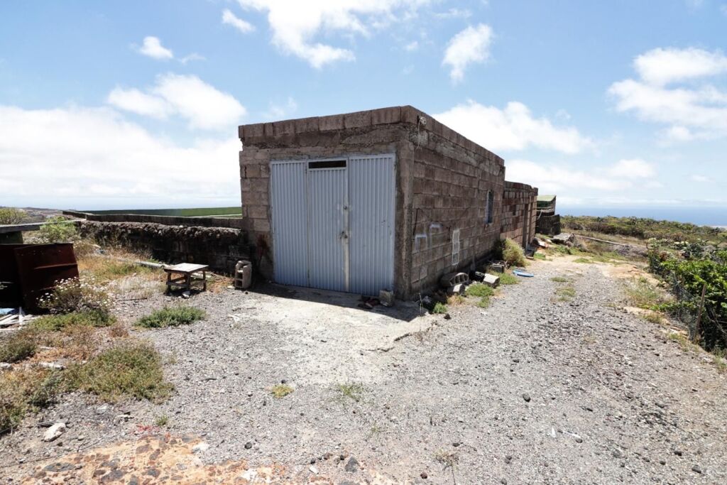 Terreno rústico con varias construcciones en Granadilla. - foto 4